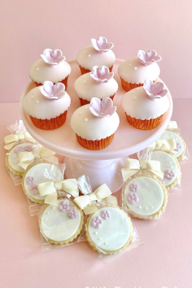 Floral Cupcakes & Biscuit Favours