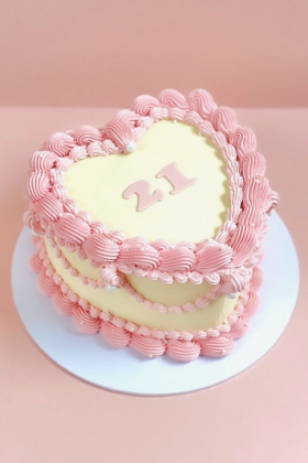 21st Vintage Heart Cake 