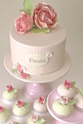 Roses Birthday Cake & Cupcakes